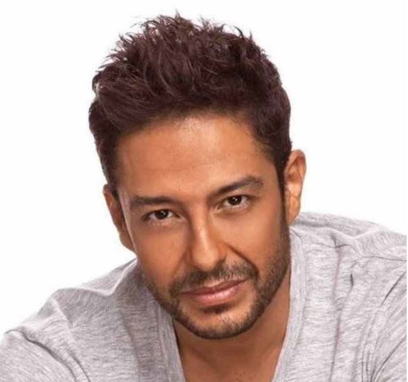 محمد حماقي يلبي أغرب طلب لمعجبة ويتسبب في فرحة غامرة